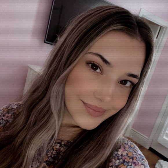 Meet your Posher, Hollyn - Picture 1 of 1